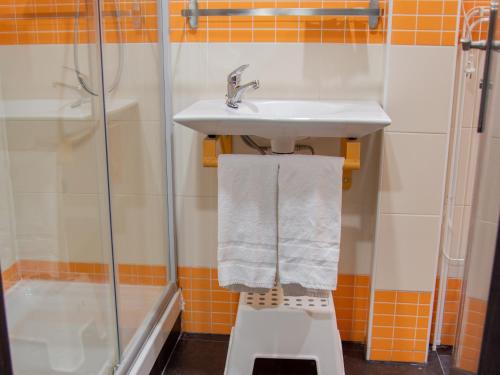 Estudio Triple Estándar del hotel Apartmentos Santander Maliaño Suites 3000. Foto 5