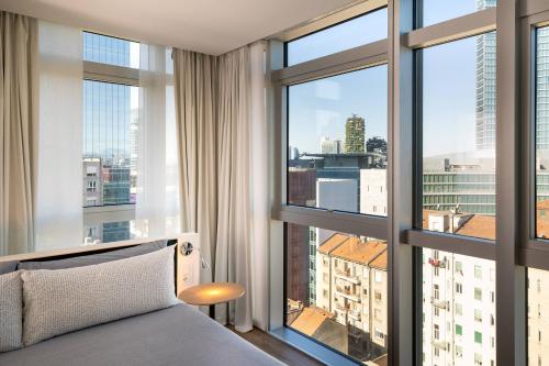 Habitación Innside con vistas a la ciudad del hotel Innside By Meliá Milano Torre Galfa. Foto 8