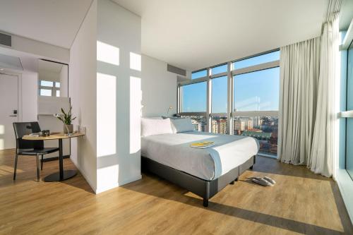 Loft interconectado con vistas a la ciudad del hotel Innside By Meliá Milano Torre Galfa. Foto 2