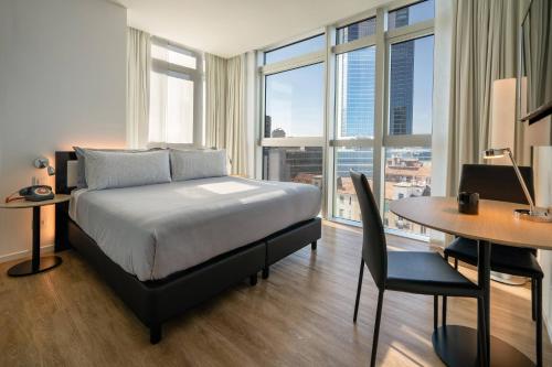 Habitación Innside con vistas a la ciudad del hotel Innside By Meliá Milano Torre Galfa. Foto 6