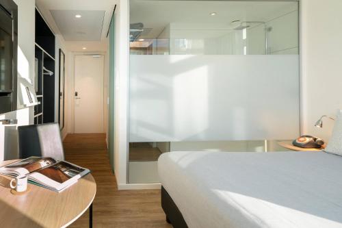 Habitación Innside con vistas a la ciudad del hotel Innside By Meliá Milano Torre Galfa. Foto 8