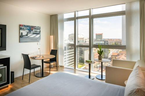 Estudio con vistas a la ciudad del hotel Innside By Meliá Milano Torre Galfa. Foto 4