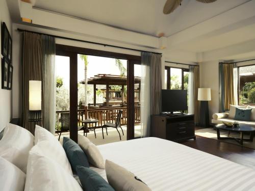 Suite con terraza y vistas a la laguna - 1 cama extragrande del hotel Mövenpick Asara Resort and Spa Hua Hin