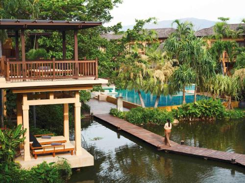 Suite con terraza y vistas a la laguna - 1 cama extragrande del hotel Mövenpick Asara Resort and Spa Hua Hin. Foto 4