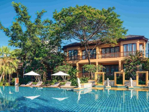 Suite Junior con vistas a la piscina - 1 cama extragrande del hotel Mövenpick Asara Resort and Spa Hua Hin. Foto 4