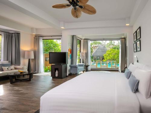 Suite Junior Premium con cama extragrande del hotel Mövenpick Asara Resort and Spa Hua Hin