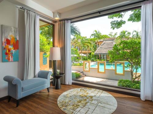 Suite Junior Premium con cama extragrande del hotel Mövenpick Asara Resort and Spa Hua Hin. Foto 3