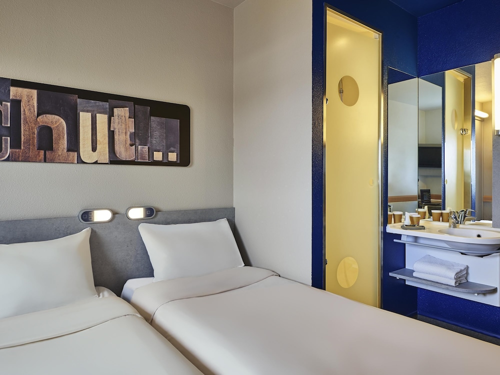 TWIN - Habitación con dos camas individuales del hotel ibis budget Velizy