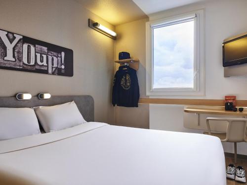 DOBLE - Habitación con una cama grande del hotel ibis budget Velizy
