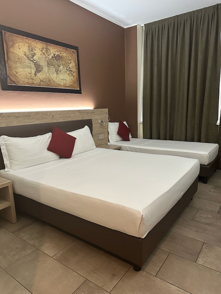 Habitación triple estándar, varias camas, no fumadores del hotel Stradivari. Foto 2