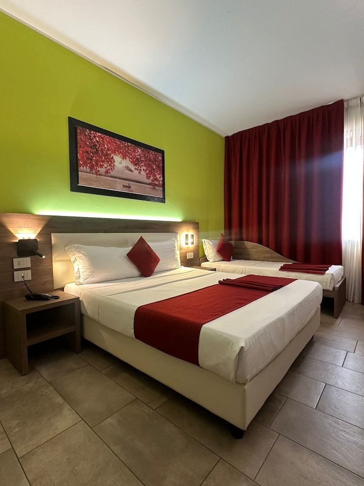 Habitación triple estándar, varias camas, no fumadores del hotel Stradivari. Foto 4