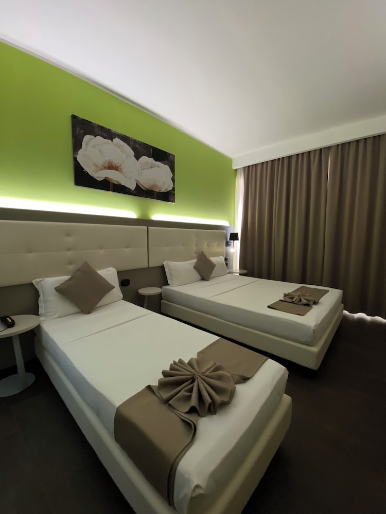 Habitación triple estándar, varias camas, no fumadores del hotel Stradivari. Foto 6