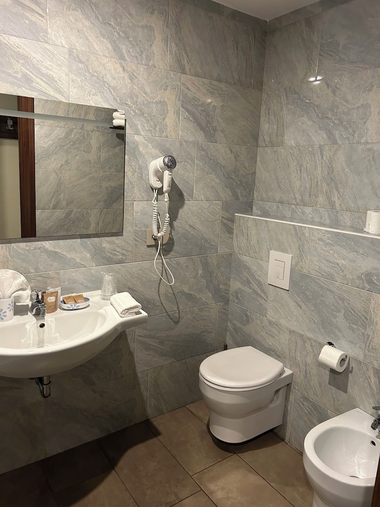 Habitación triple estándar, varias camas, no fumadores del hotel Stradivari. Foto 13
