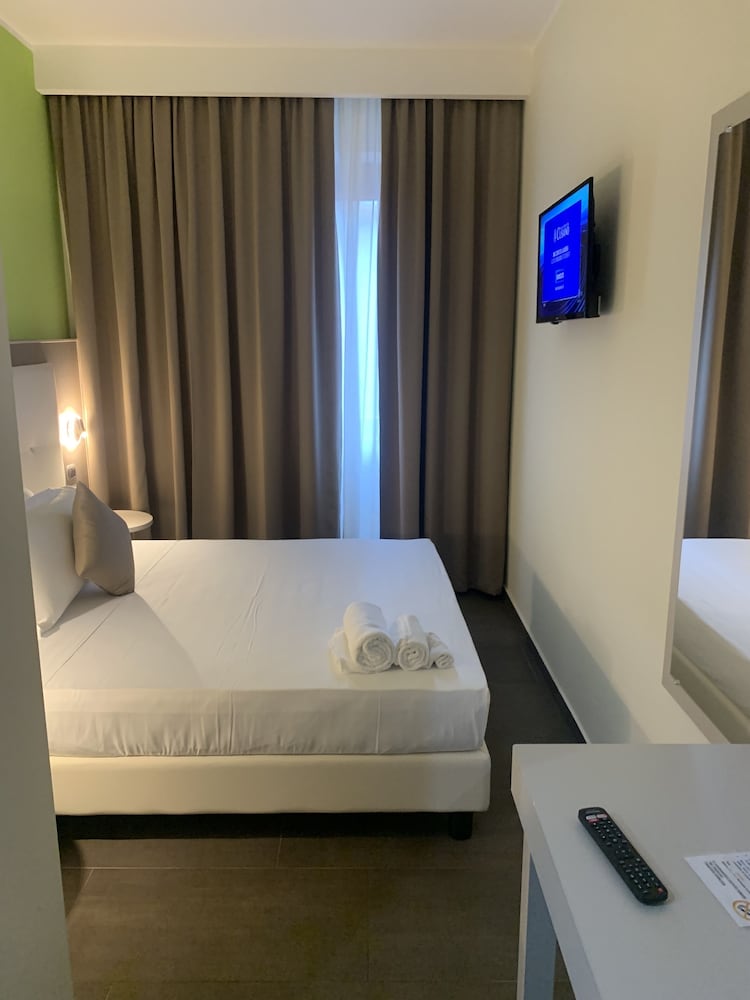 Habitación estándar doble, 1 cama de matrimonio, no fumadores del hotel Stradivari. Foto 5