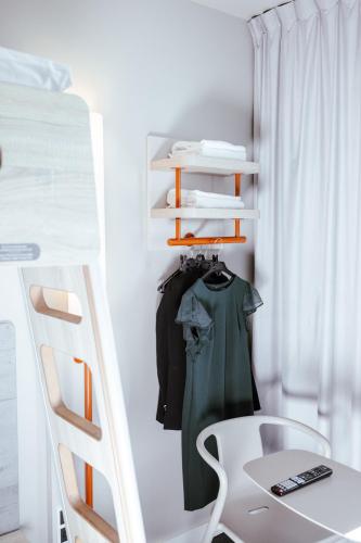 Habitación Estándar con cama grande del hotel ibis budget Luxembourg Aéroport. Foto 4