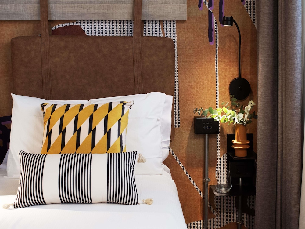 Habitación clásica con cama doble del hotel Mercure Roma Cinecittà. Foto 1