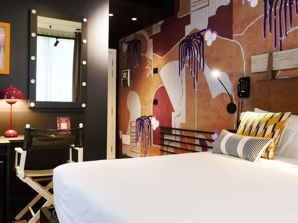 Habitación clásica con cama doble del hotel Mercure Roma Cinecittà. Foto 3