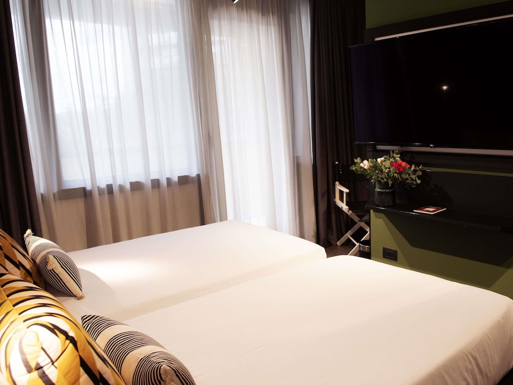 Habitación clásica con 2 camas individuales del hotel Mercure Roma Cinecittà