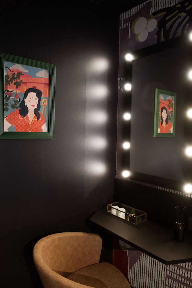 Habitación clásica con 2 camas individuales del hotel Mercure Roma Cinecittà. Foto 1