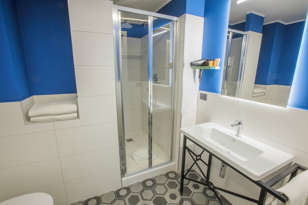 Habitación clásica con 2 camas individuales del hotel Mercure Roma Cinecittà. Foto 8