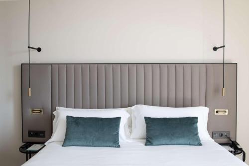 Habitación Deluxe del hotel Occidental Barcelona 1929. Foto 1