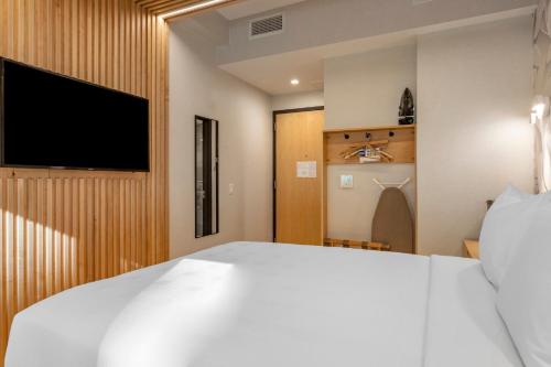 Habitación con cama grande del hotel Best Western Plus Soho. Foto 2
