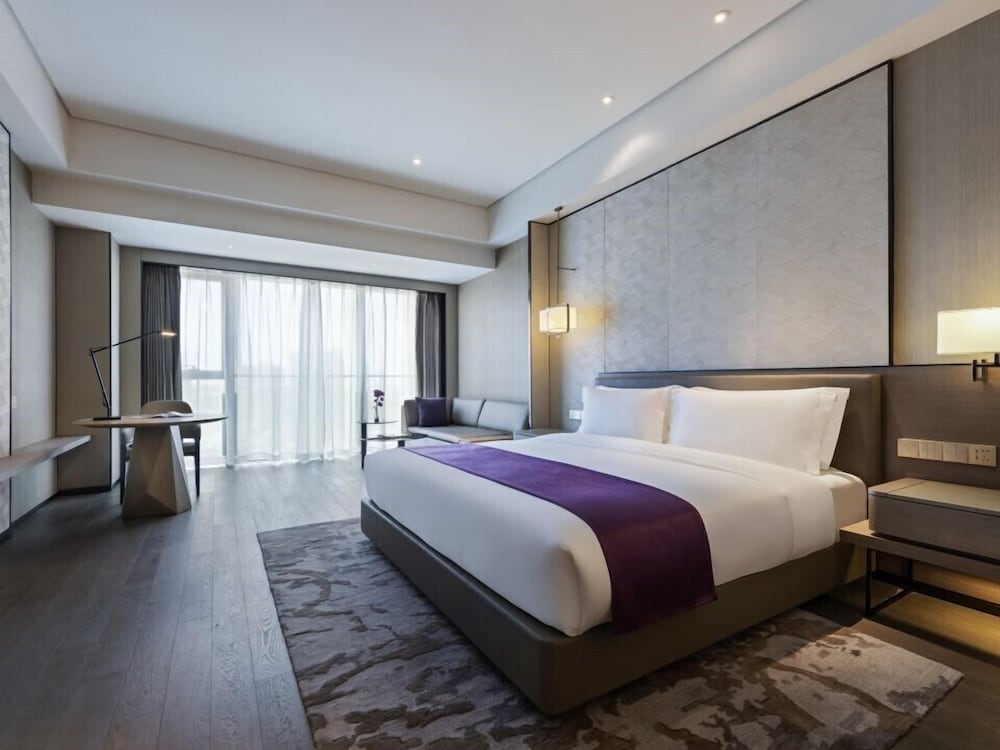 Habitación Deluxe, 1 cama de matrimonio grande del hotel Grand Mercure Shanghai Lingang
