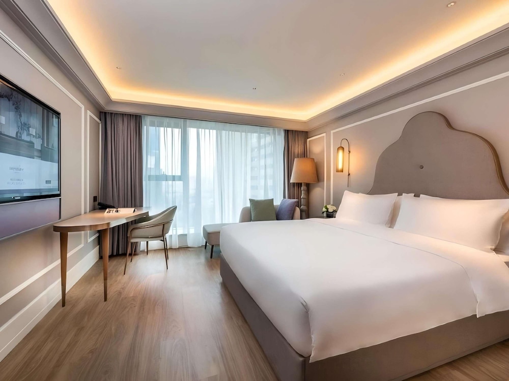 Habitación superior, 1 cama de matrimonio grande del hotel Mercure Wuhan Yangluo. Foto 2
