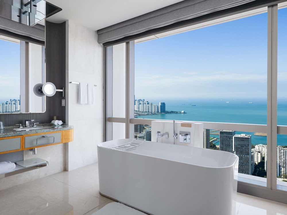 SUITE PRESTIGE, Acceso Club Millésime, 1 Cama King, Vistas al Océano del hotel Sofitel Haikou. Foto 2