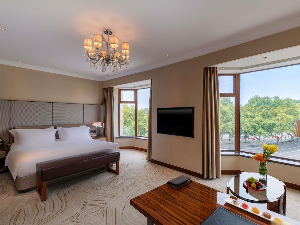 Suite junior, 1 cama king del hotel Sofitel Hangzhou Westlake