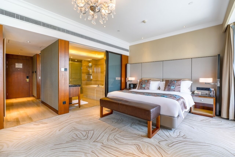 Suite junior, 1 cama king del hotel Sofitel Hangzhou Westlake. Foto 4