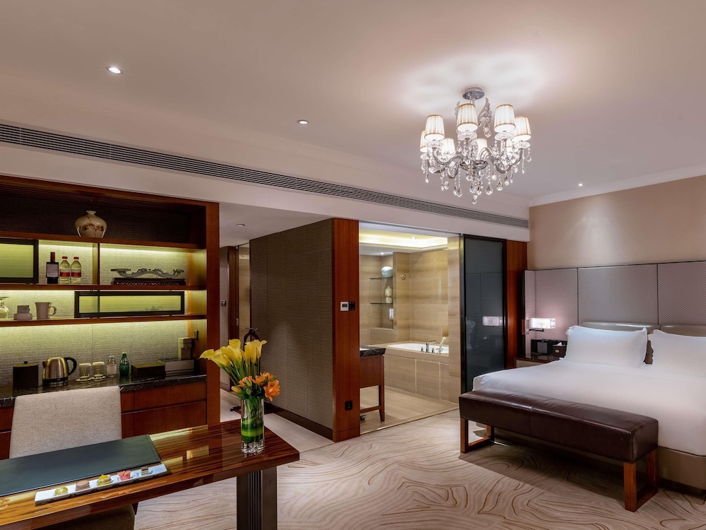 Suite junior, 1 cama king del hotel Sofitel Hangzhou Westlake. Foto 5
