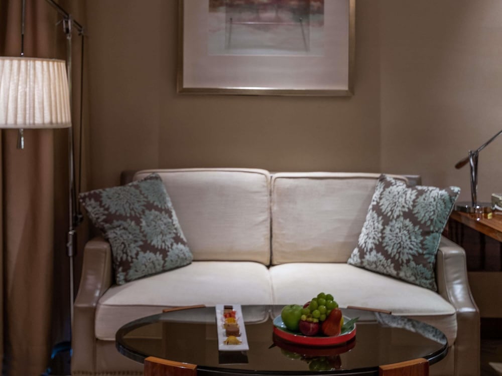 Suite junior, 1 cama king del hotel Sofitel Hangzhou Westlake. Foto 6