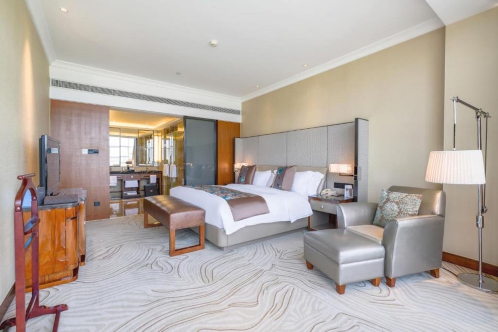 SUITE PRESTIGE, 1 Cama King del hotel Sofitel Hangzhou Westlake. Foto 4