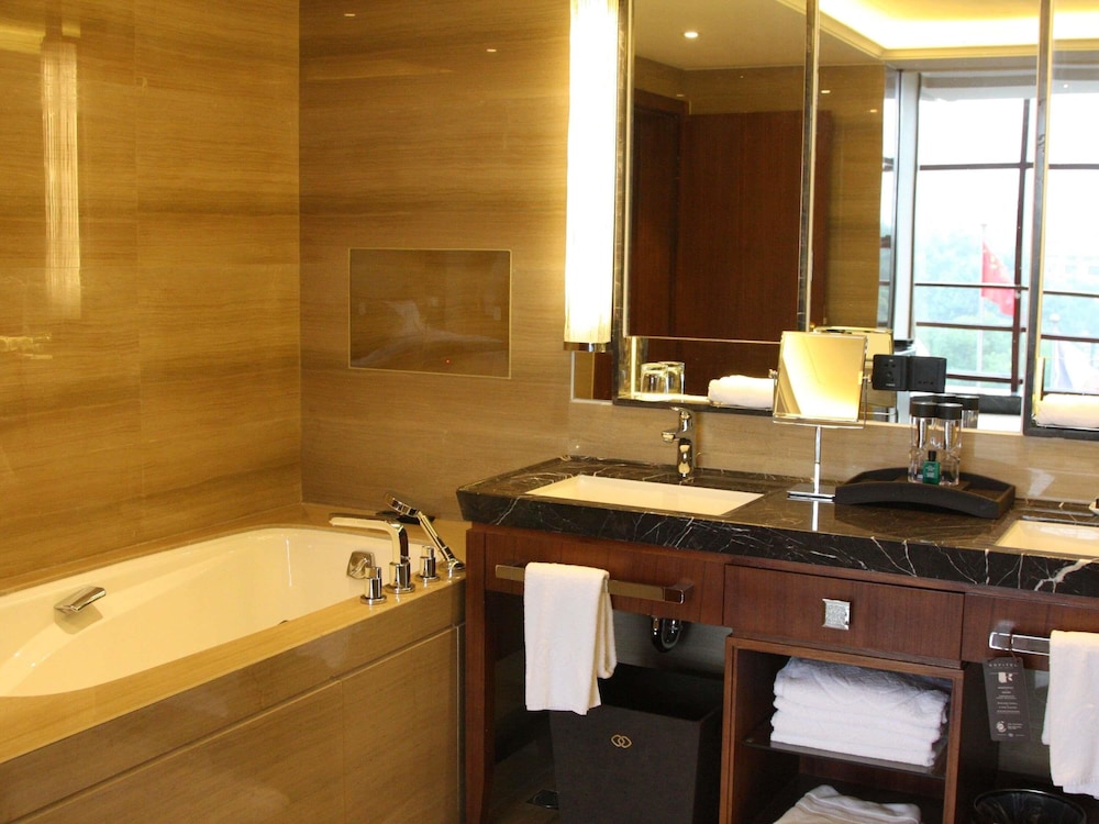 HABITACIÓN DE LUJO, 1 Cama King, Vistas a la Ciudad del hotel Sofitel Hangzhou Westlake. Foto 5