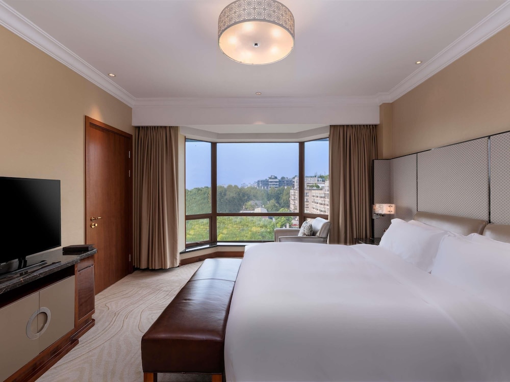 SUITE PRESTIGE, 1 Cama King del hotel Sofitel Hangzhou Westlake. Foto 11