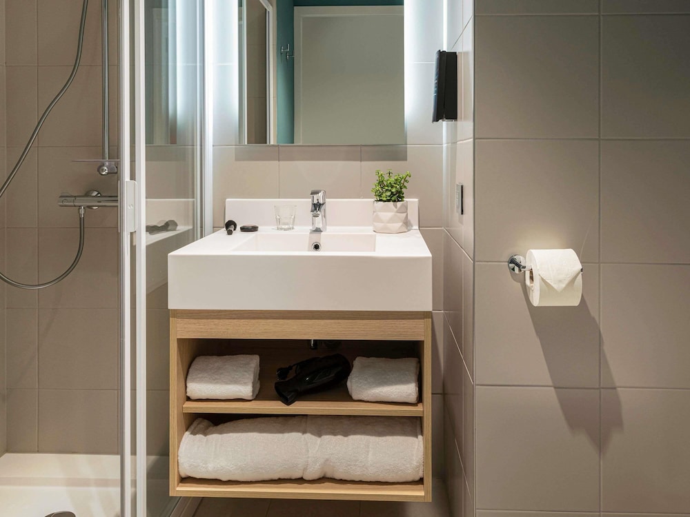 Estudio elegante para 4 huéspedes con 1 cama doble y 2 camas individuales o 4 camas individuales del hotel Adagio Access Brussels Delta. Foto 1