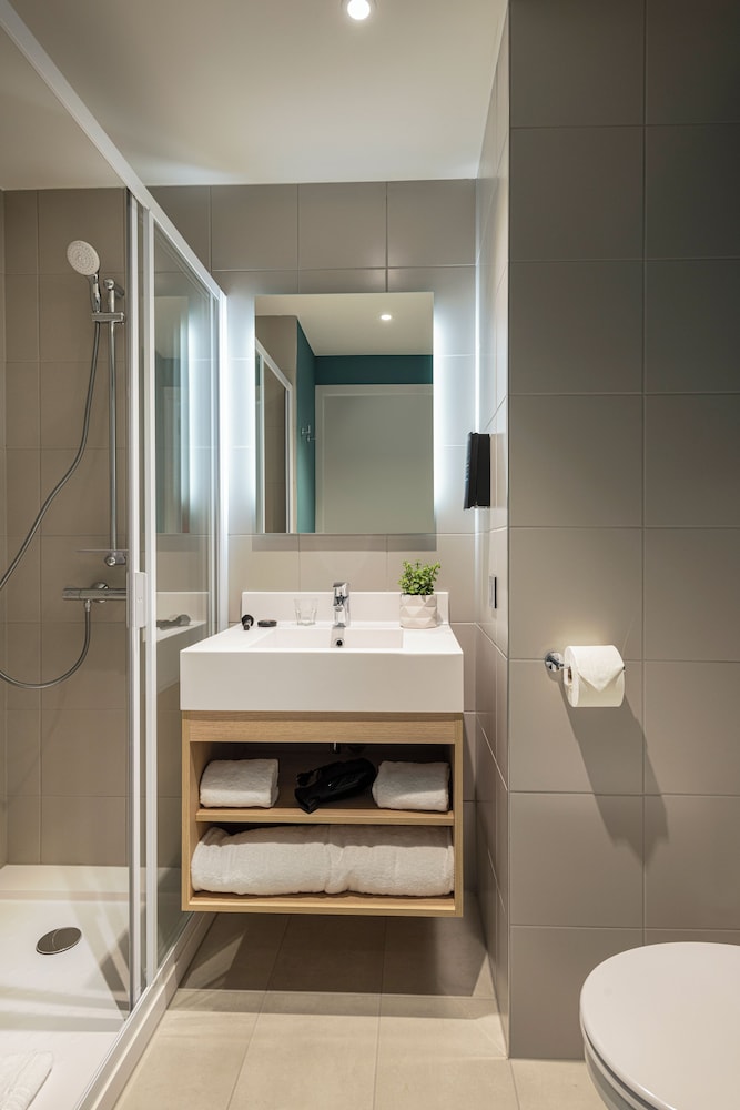 Estudio elegante para 4 huéspedes con 1 cama doble y 2 camas individuales o 4 camas individuales del hotel Adagio Access Brussels Delta. Foto 5
