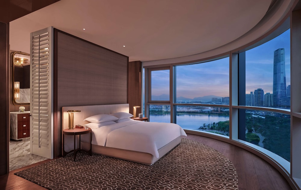 1 cama king size, vistas parciales a la bahía, Deluxe del hotel Andaz Shenzhen Bay