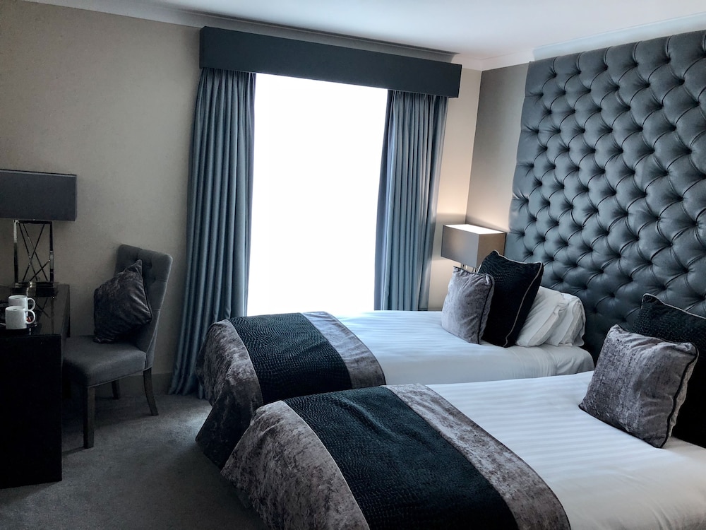 Habitación superior con 2 camas individuales del hotel The Continental Heathrow. Foto 1