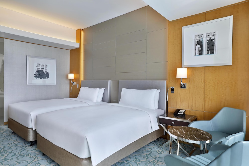 Habitación, 2 camas dobles, balcón del hotel Hilton Dubai Palm Jumeirah