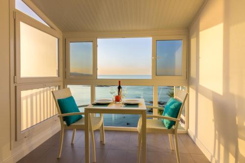 Apartamento con vistas al mar del hotel LOFT STORY BEACHFRONT by Living las Canteras. Foto 1