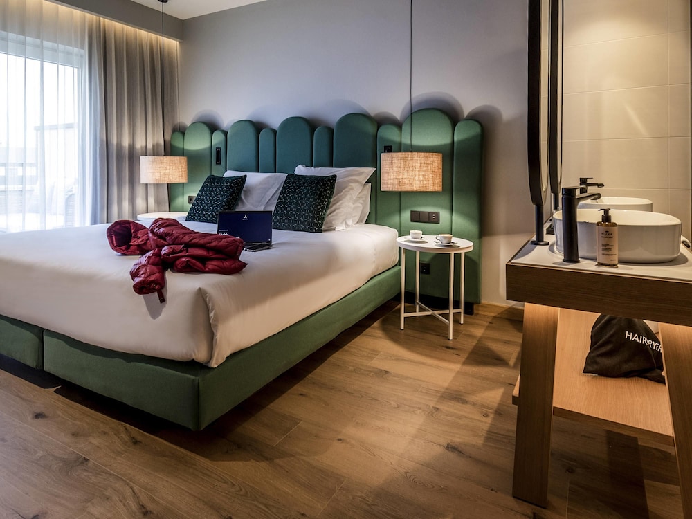 Privilege, Habitación, 1 cama de matrimonio grande, bañera del hotel Mercure Lugo Centro