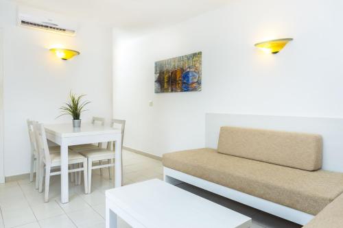 Apartamento de 1 dormitorio con parque acuático del hotel Aparthotel Flora Park. Foto 6