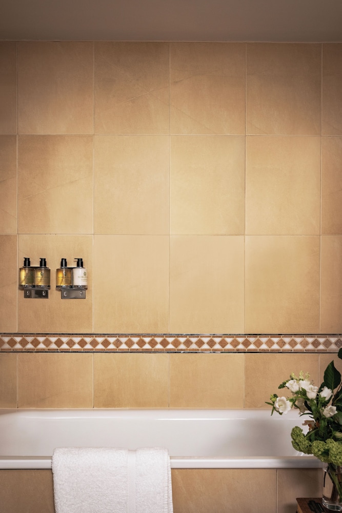 Feature Room del hotel Nutfield Priory and Spa. Foto 8