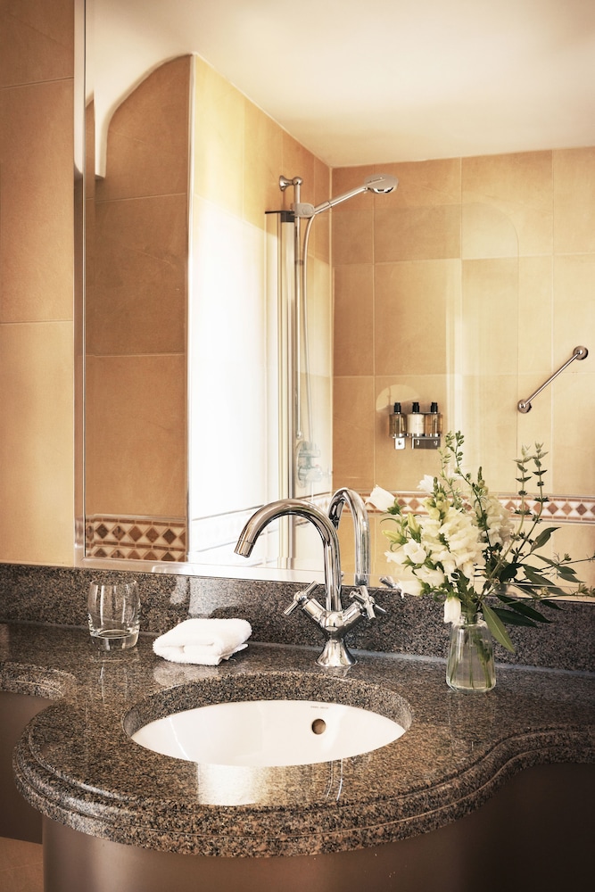 Feature Room del hotel Nutfield Priory and Spa. Foto 10