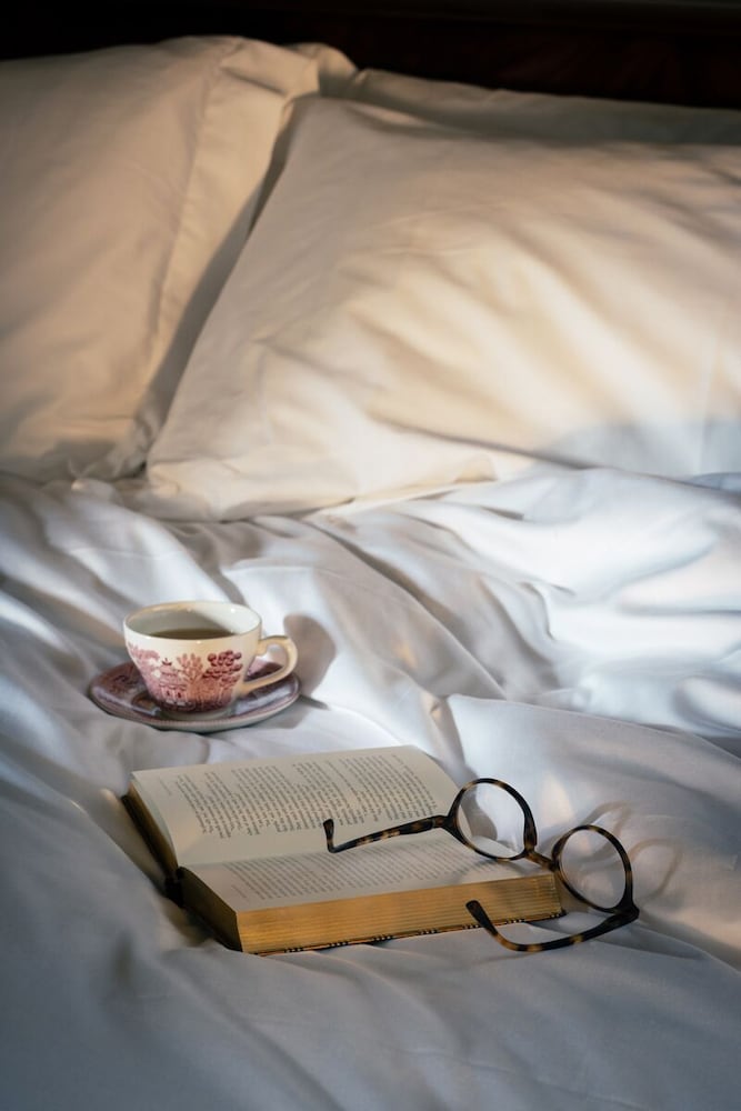 Suite Estudio del hotel Nutfield Priory and Spa. Foto 2