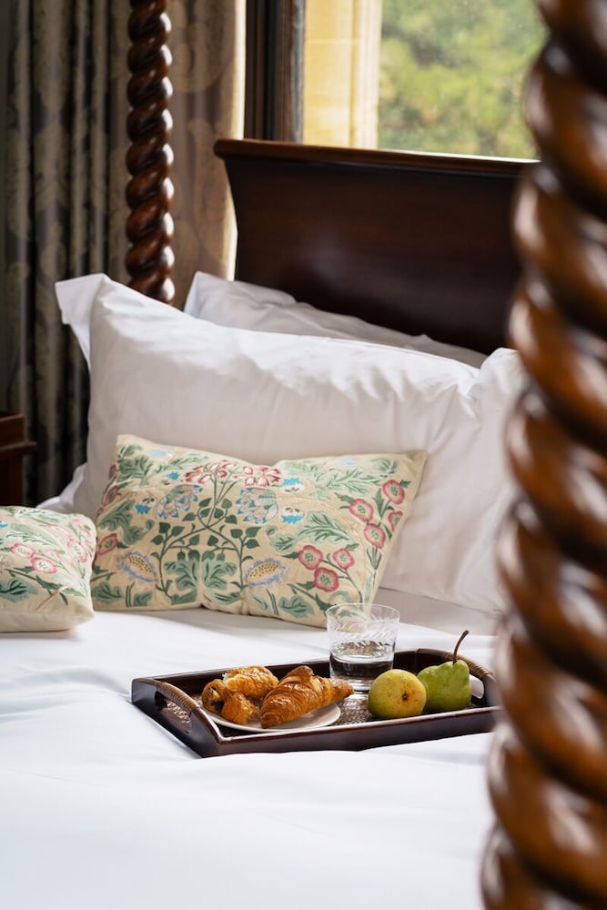 Suite Estudio del hotel Nutfield Priory and Spa. Foto 7