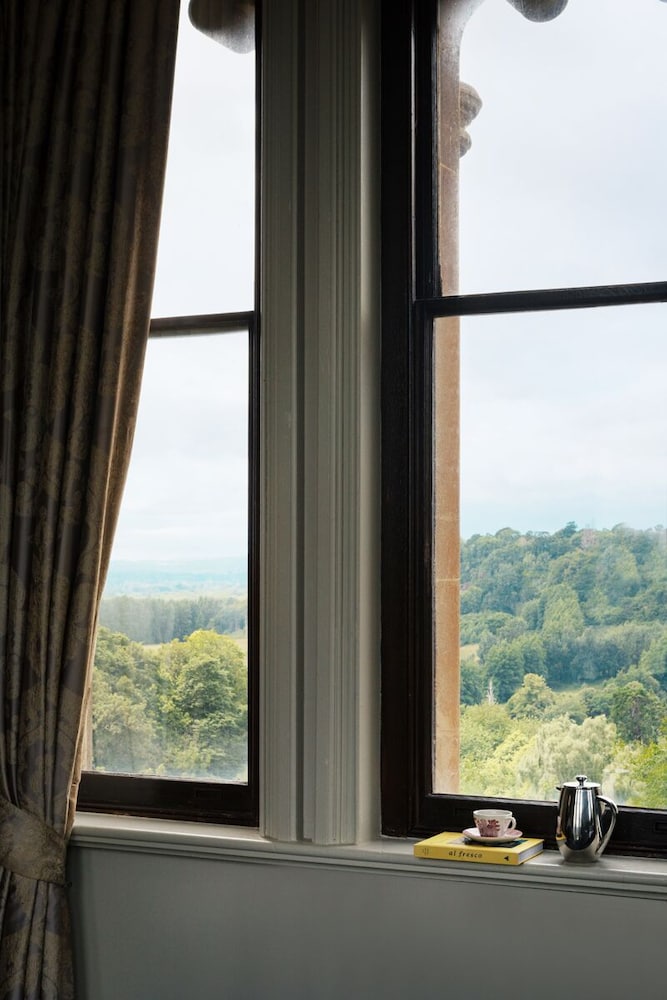 Suite Estudio del hotel Nutfield Priory and Spa. Foto 9