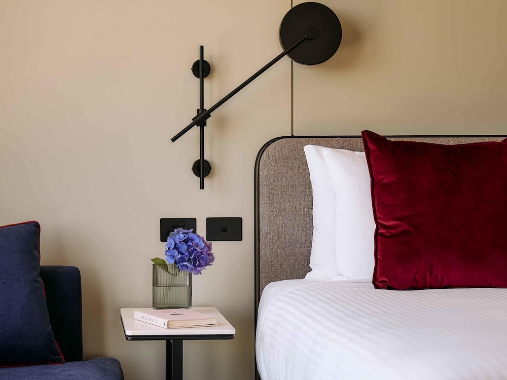 Suite de un dormitorio con 1 Cama King del hotel Mercure Melbourne Doncaster. Foto 2